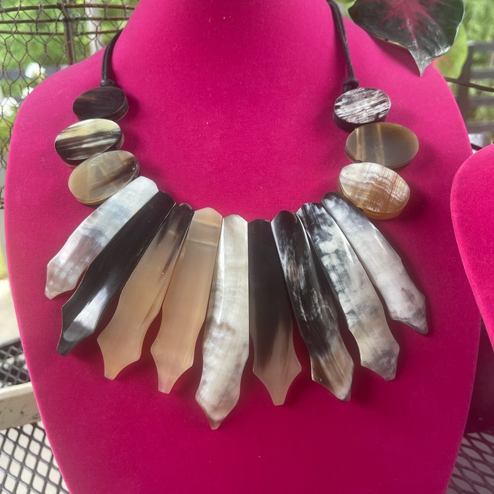 Natural Wooden Spiked Necklace With A Nature Inspired Feeling!